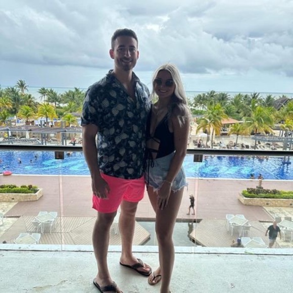 Meet your Posher, Amanda - Picture 1 of 1